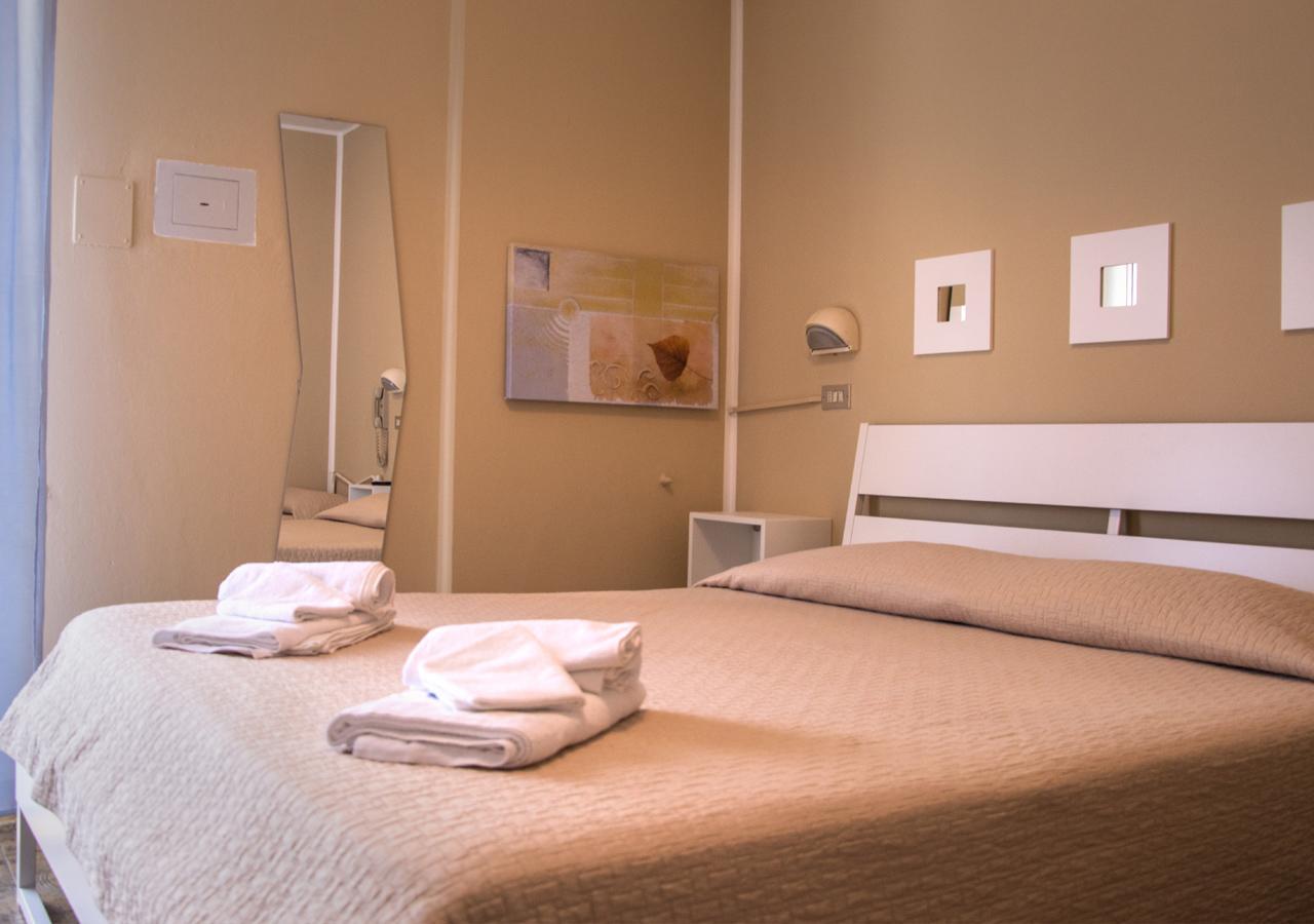 Hotel Fucsia 里乔内 外观 照片