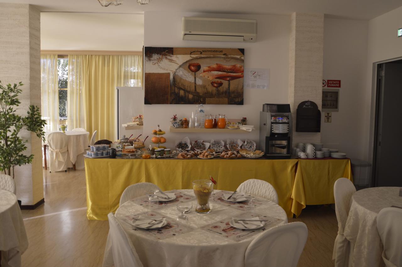 Hotel Fucsia 里乔内 外观 照片
