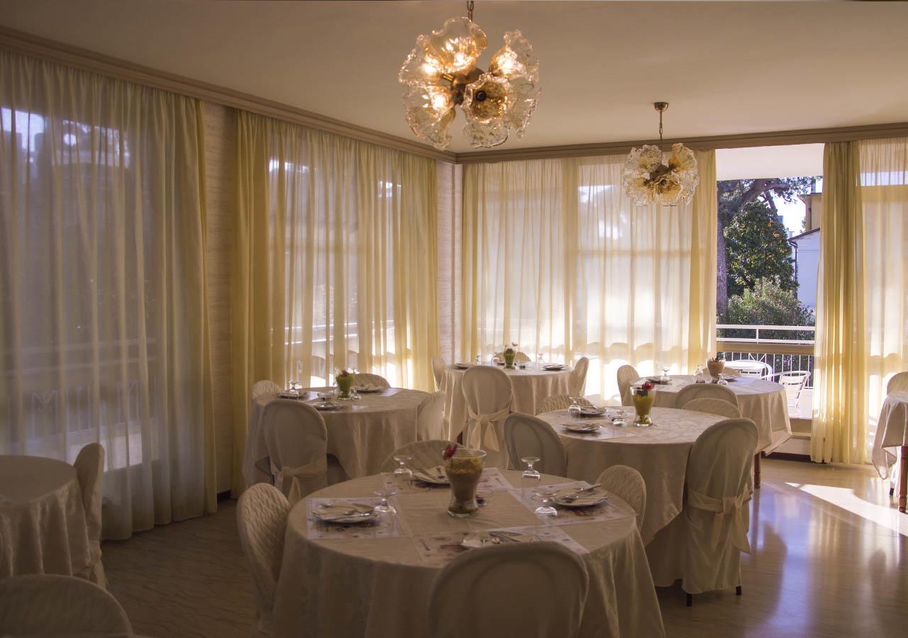 Hotel Fucsia 里乔内 外观 照片