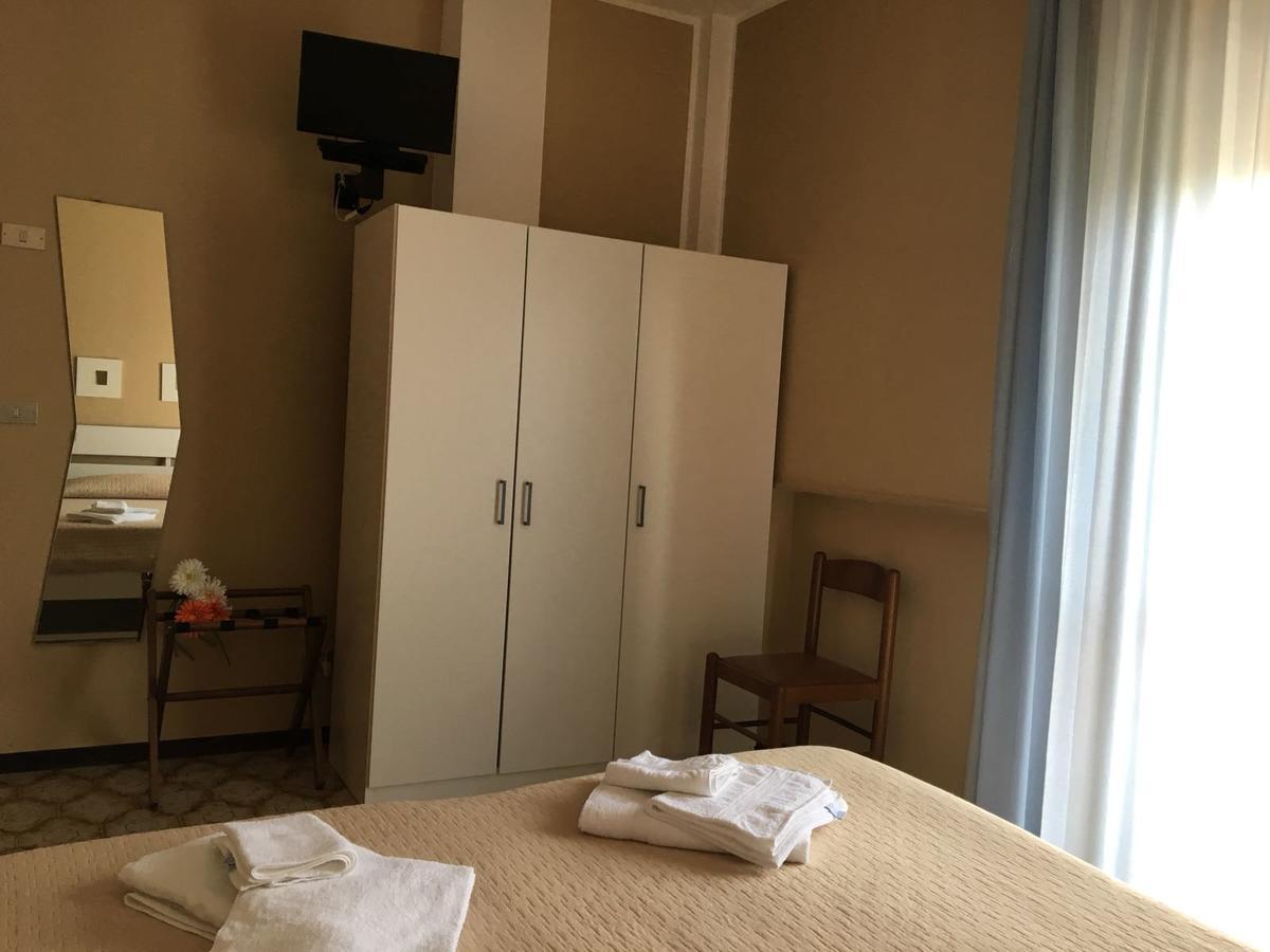 Hotel Fucsia 里乔内 外观 照片