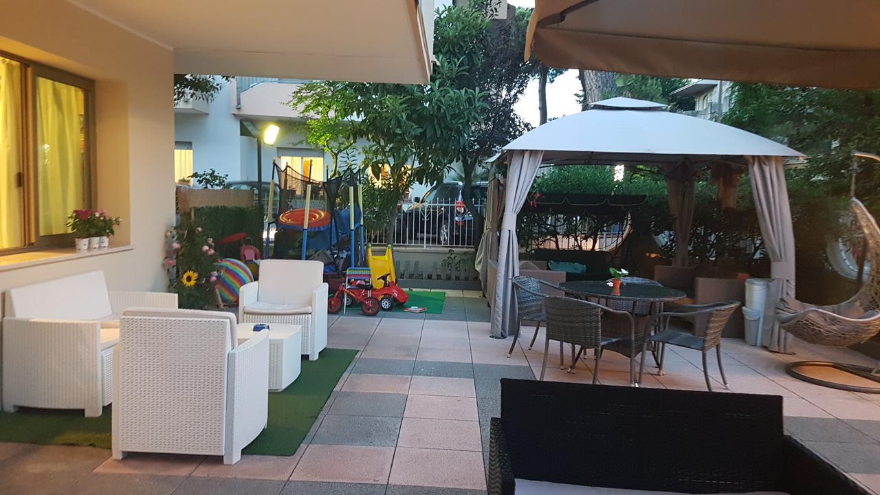 Hotel Fucsia 里乔内 外观 照片