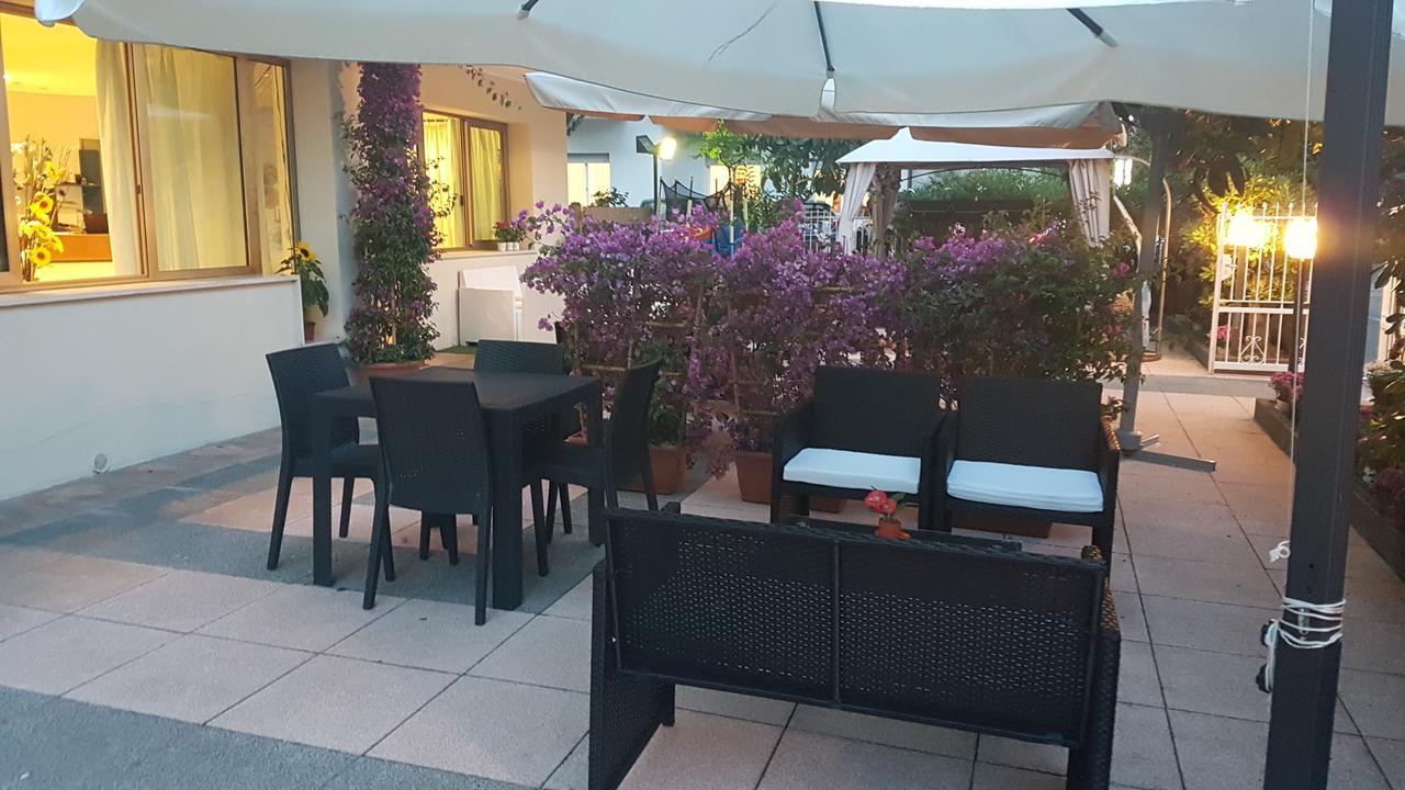 Hotel Fucsia 里乔内 外观 照片