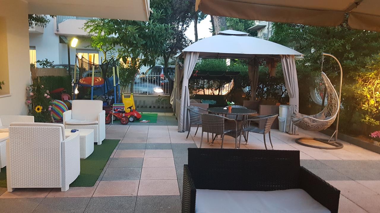 Hotel Fucsia 里乔内 外观 照片