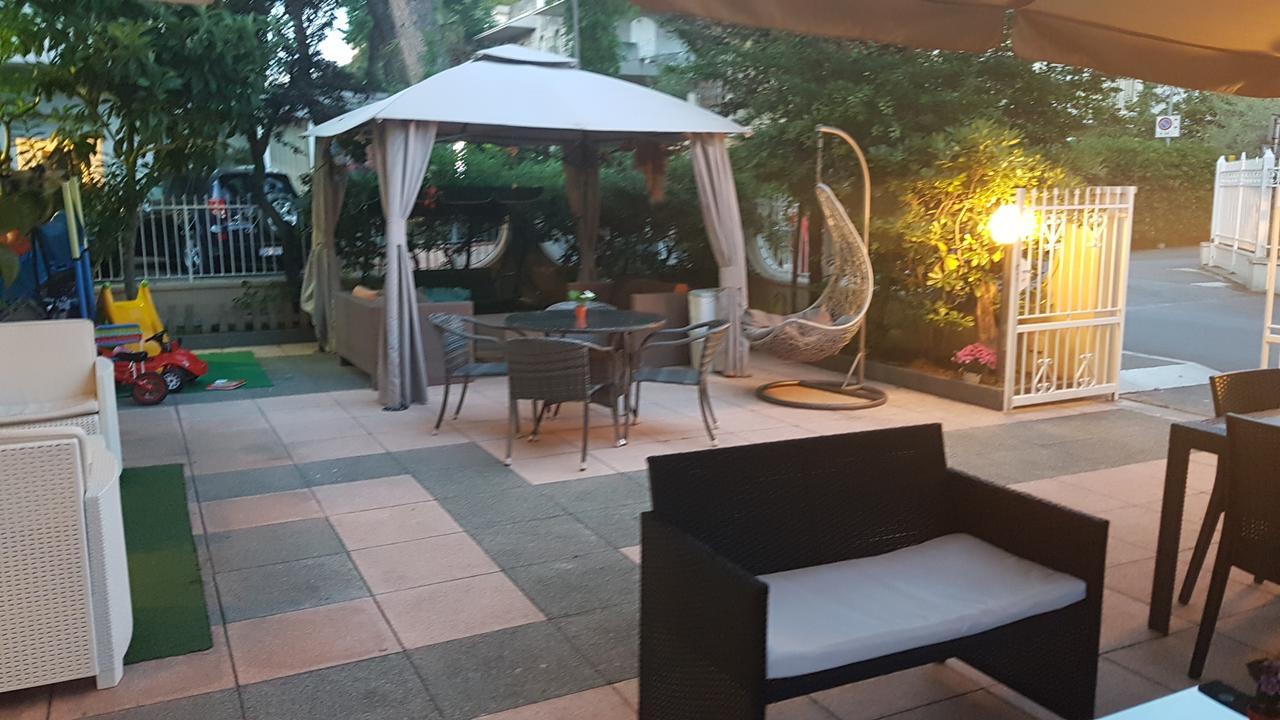 Hotel Fucsia 里乔内 外观 照片