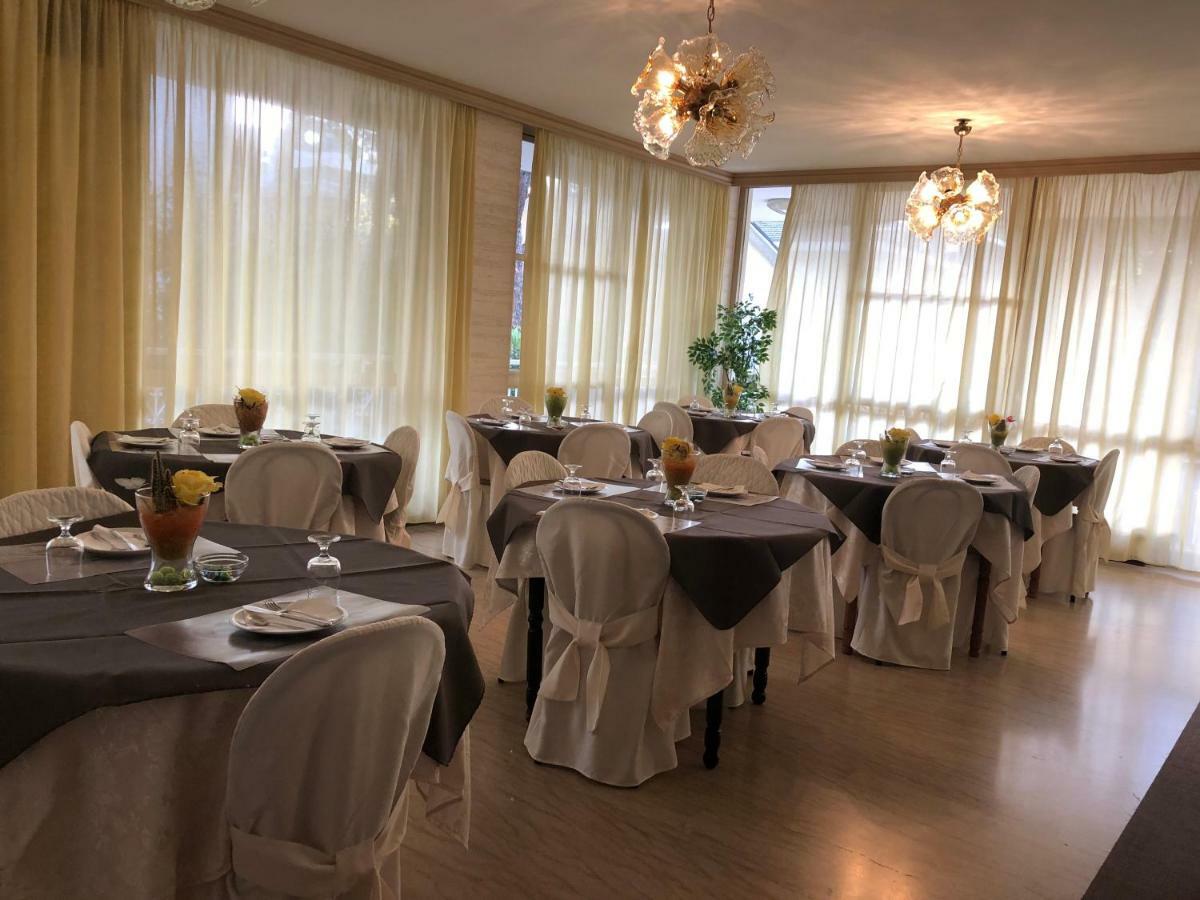 Hotel Fucsia 里乔内 外观 照片